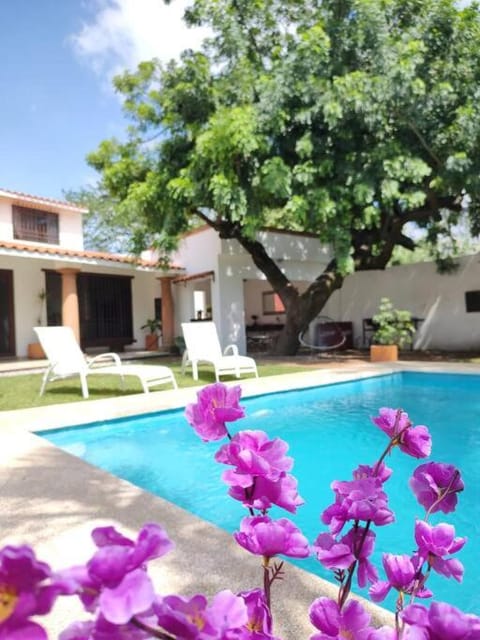 Hermosa casa en Cuernavaca cerca de los mejores restaurantes y plazas Casa in Jiutepec