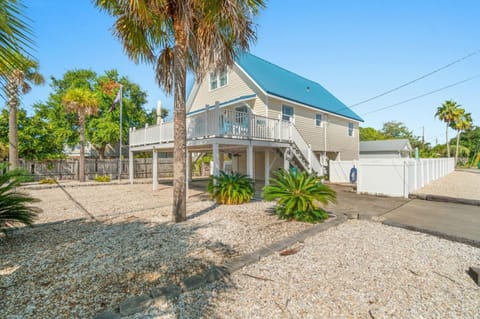 Coastal Bliss by Nautical Properties House in Lower Grand Lagoon