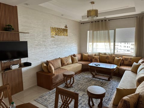 Appartement de luxe sécurisée, calm, privée avec piscine Condo in Casablanca-Settat