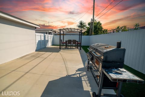 Patio, Day, BBQ facilities, View (from property/room), Balcony/Terrace, Sunrise, Sunset