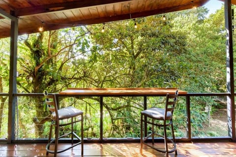 Wildlife Refuge’s Wood Cabin House in Monteverde