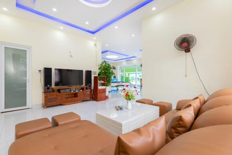 B2-9 Hoàng My Villa - 8 phòng ngủ - Free Sup - Phao bơi - Karaoke - Bida - Phòng khách máy lạnh - 100m tới bãi tắm Villa in Vung Tau