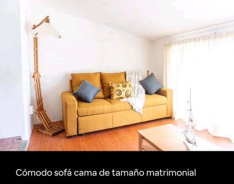Room in Apartment - Master Suite 1 Vena close to buses and supermarkets Alojamiento y desayuno in Puerto Vallarta