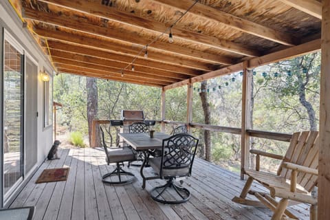 Newly Renovated Retreat on 6 Acres, Discover Murphys Lodge with Scenic Views! Villa in Murphys
