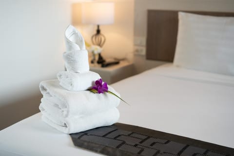 Bed, towels