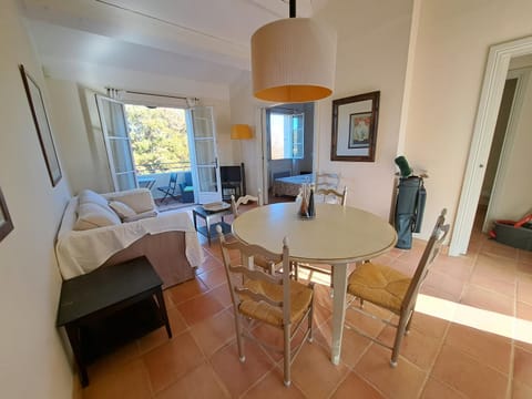 Appartement F2 dans le golf de Saint-Endréol Apartment in Roquebrune-sur-Argens