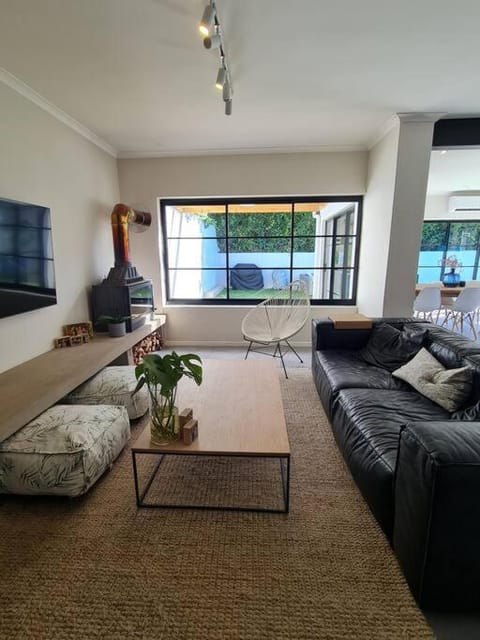 Holiday home in Fresnay-NO load shedding in a secure estate Casa in Sea Point