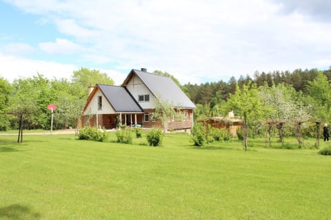 Property building, Facade/entrance, Garden, Garden view