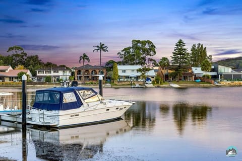 Aircabin - Woy Woy - Water Front - 6 Beds Lux Home House in Central Coast