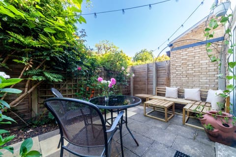 Splendid 2BR wprivate gdn, Fulham Condo in London Borough of Richmond upon Thames