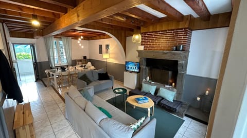 TV and multimedia, Living room, Seating area