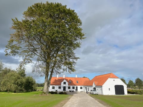 Property building, Day, Garden, Garden view