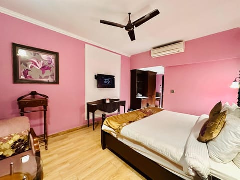 Bed, TV and multimedia, Photo of the whole room, Bedroom, air conditioner