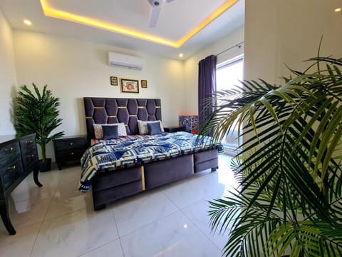 1 Bed Modern Apartment, Pool, Gym, Cinema Condo in Lahore