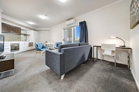 Comfy Lakeside 1-Bed with Secure Parking Condo in Canberra