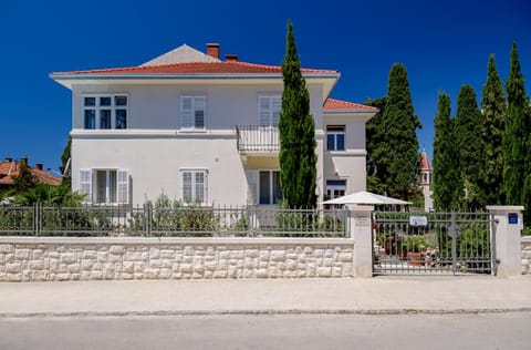 Palace Schön Milesi - esense of prestige - BURALUX properties Copropriété in Split