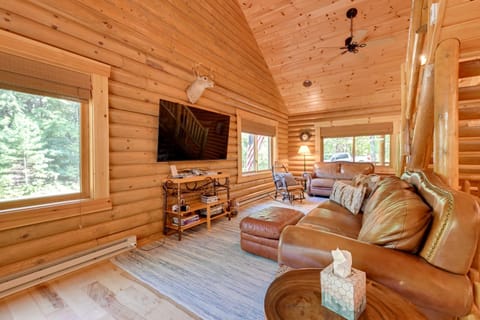 Cozy Arkdale Wood Cabin Near Petenwell Lake! Haus in Petenwell Lake