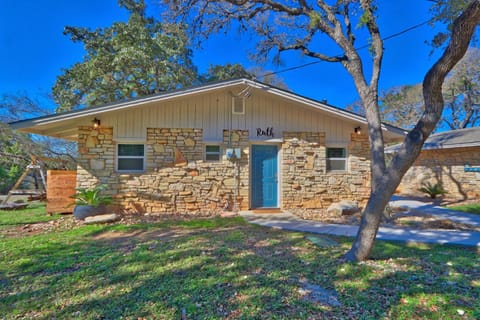 Millie's Waterfront Cottages Unit 1 - Ruth House in Canyon Lake