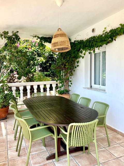 Patio, Seating area, Dining area, Garden view