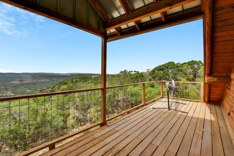 Backbone Vista Cabin House in Canyon Lake