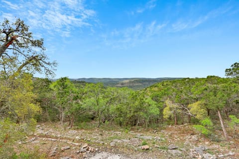 Backbone Vista Cabin House in Canyon Lake