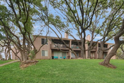 Groovy Getaway Maison in Canyon Lake