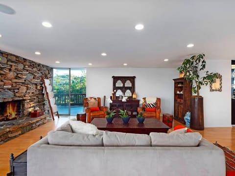 MULHOLLAND HILLS RETREAT W/BEST VIEWS IN LA House in Sherman Oaks