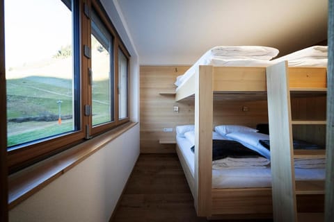 Bedroom, bunk bed