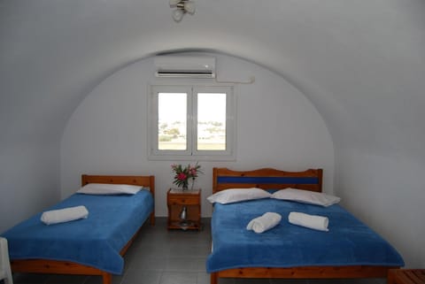Apollo Rooms Bed and Breakfast in Perissa