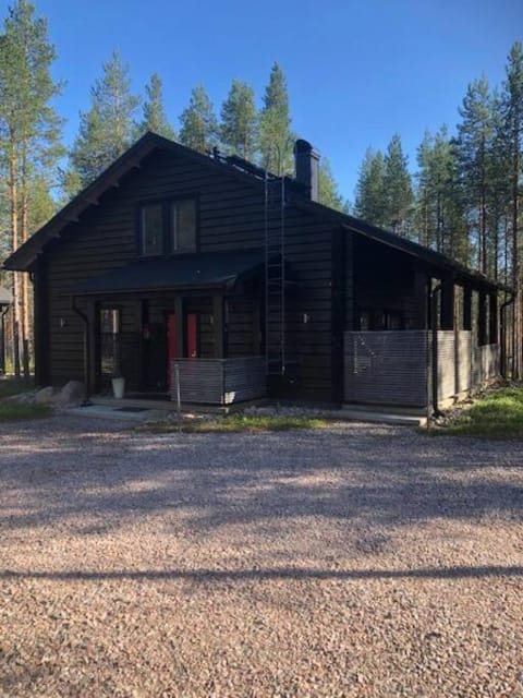 Log-house at Pyhätunturi ski resort. Villa in Rovaniemi
