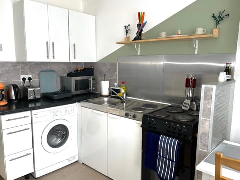 Kitchen or kitchenette, minibar, pet friendly, stove, toaster, washing machine