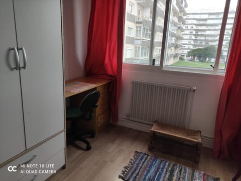 Chambre privée pour une femme Apartment in Brest