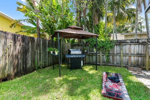 Duplex Renovated Newly Furnished Spacious 2 Miles to Las Olas Riverfront Entertainment District 4 Miles to Beach House in Fort Lauderdale