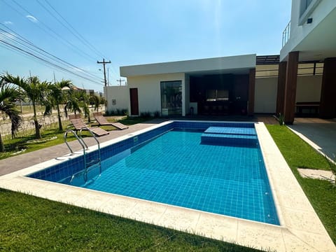 Urubo casa de dos pisos con sauna y piscina House in Santa Cruz de la Sierra