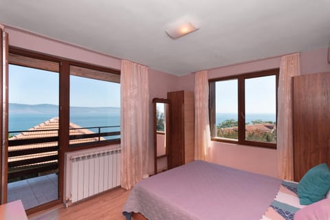 Bed, Natural landscape, View (from property/room), Balcony/Terrace, Photo of the whole room, Bedroom, Sea view, wardrobe