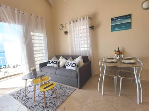 Beachfront , Luxury 2 Bedroom Apartment Apartment in Sint Maarten