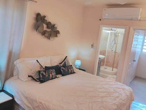 Beachfront , Luxury 2 Bedroom Apartment Apartment in Sint Maarten