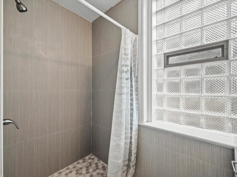 Oakland/University @B Quiet & Stylish Private Bedroom with Shared Bathroom Urlaubsunterkunft in Pittsburgh