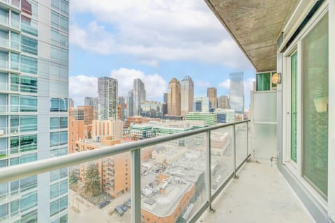 Luxury 2BR Condo - King Bed - Stunning City Views Maison in Calgary