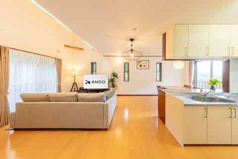 ANGO ATAMI I House in Shizuoka Prefecture