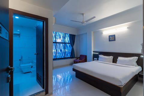 Hotel Parkland Manage by G Express Hotel in Ahmedabad