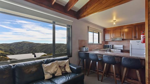 Kitchen or kitchenette, Seating area, Mountain view