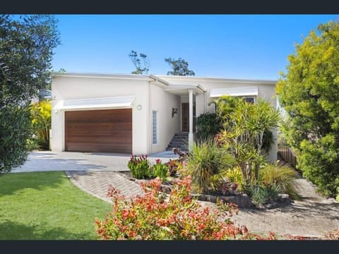 Large luxury house with stunning beach views House in Mollymook