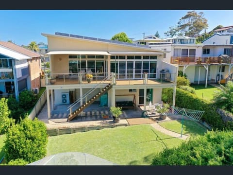 Large luxury house with stunning beach views Casa in Mollymook
