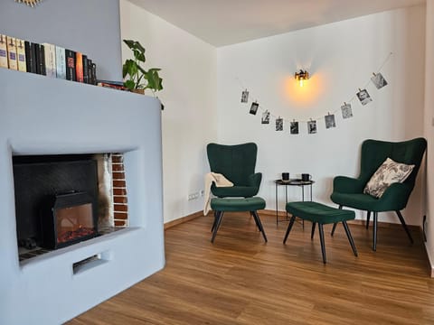 Library, Living room, Seating area