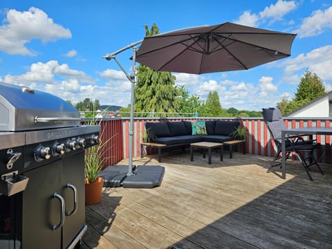 Day, BBQ facilities, View (from property/room), Balcony/Terrace, Seating area, Dining area