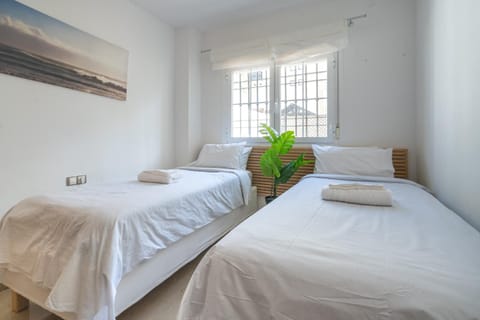 8 Apartment with two poolareas, two terraces & free padel Manilva Duquesa Condominio in San Luis de Sabinillas