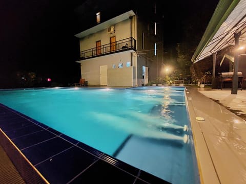 Swimming pool