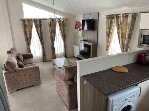 2 Bedroom Lodge - Honeysuckle 95, Trecco Bay Casa in Porthcawl