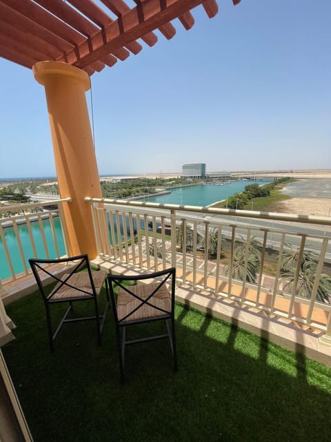 2 Bedrooms APT in Marina tower sea view Condominio in Makkah Province